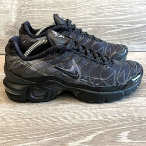 Nike Air Max Plus Tuned Air Women’s Size 8 Black Gray Script Sneaker